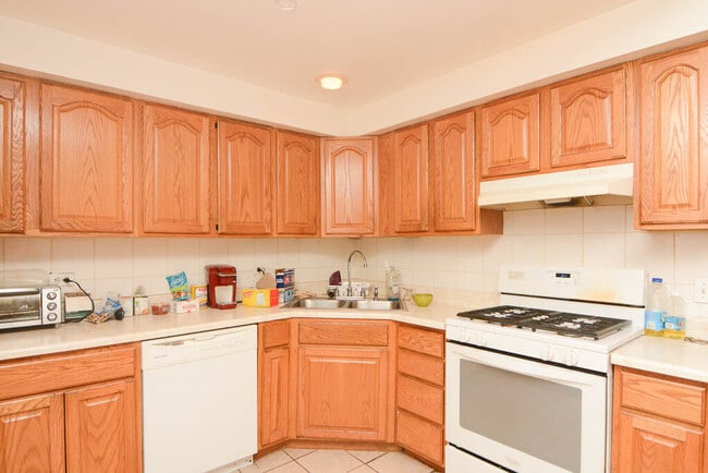 Photo - 1652 W Belmont Ave Unidad M2