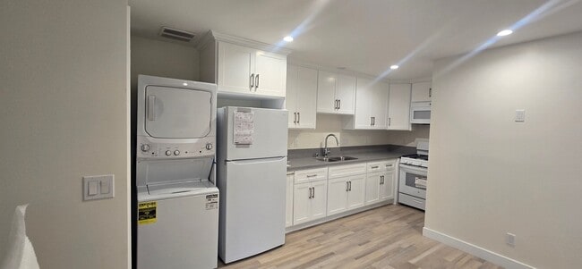 Kitchen - 1222 W Martin Luther King Jr Blvd Condo Unit 3-4