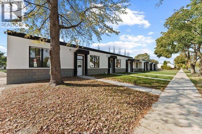 Photo - 2275 Wellesley Ave