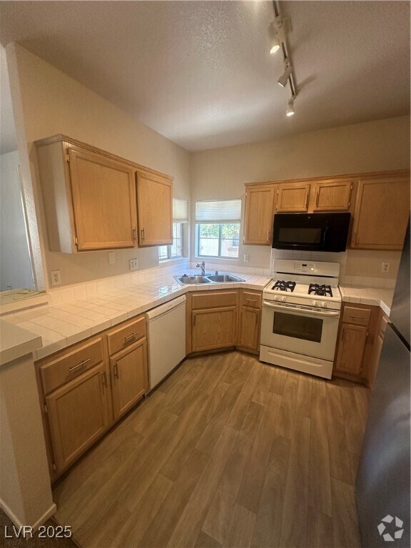 Building Photo - 1830 N Buffalo Dr Unit 2013 Rental