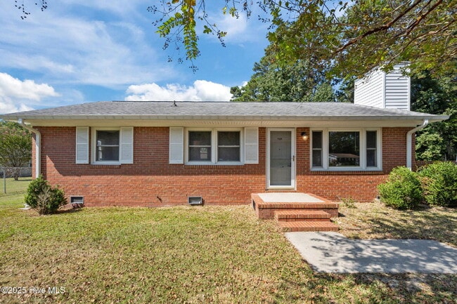 Photo - Nice 3 Bedroom Home -2503 Country Club Rd.