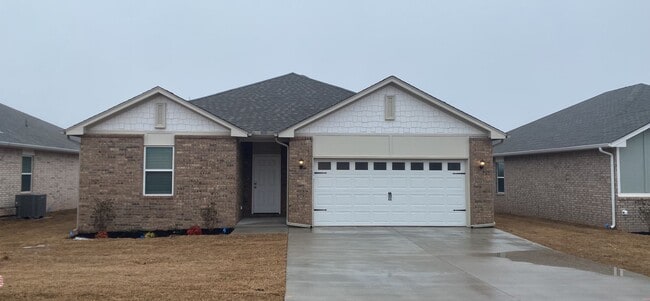 3 Bedroom 2 Bathroom 2 Car Garage Home in Oakdale School District - 3 Bedroom 2 Bathroom 2 Car Garage Home in Oakdale School District