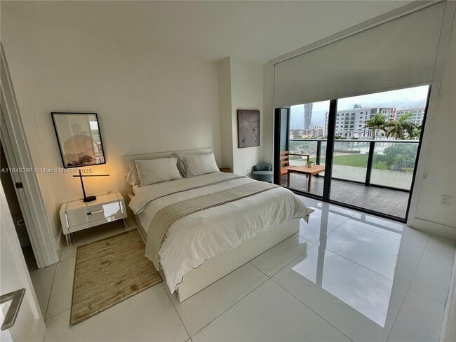 Photo - 121 NE 34th St Unidad 901