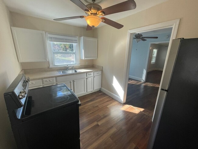 Photo - Cozy 2 Bedroom Home in Oakhurst!