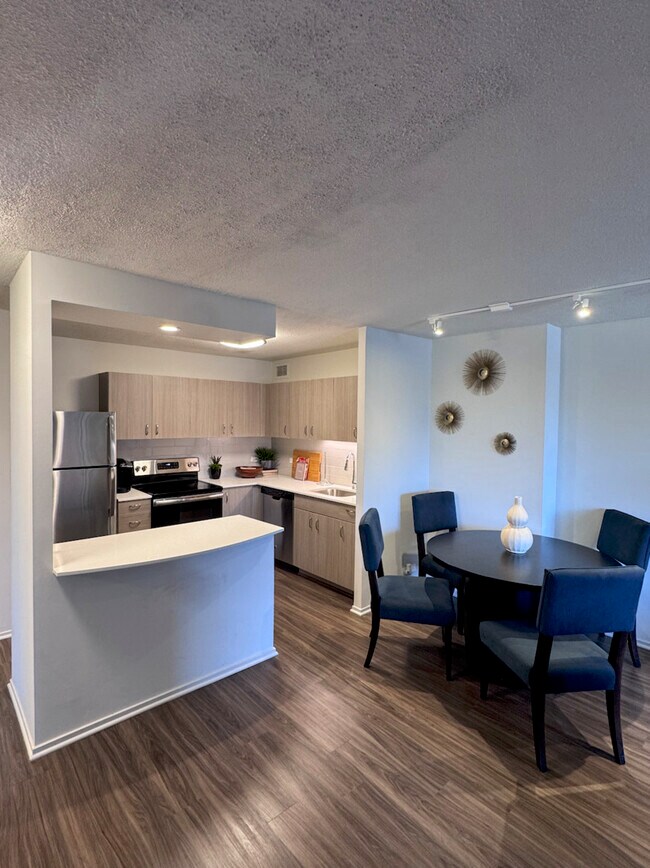 Photo - 1130 N Dearborn St