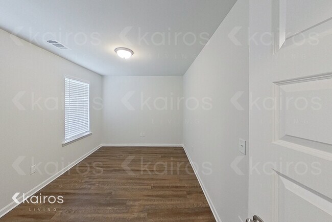 Photo - 201 Redwood Ct