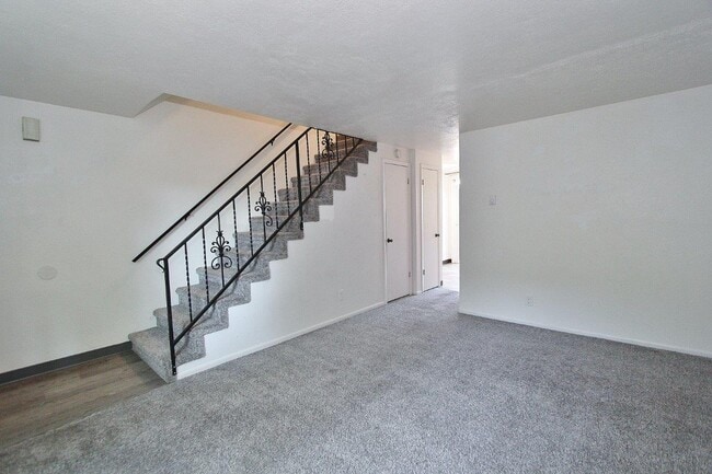 Photo - 804 W 7th St