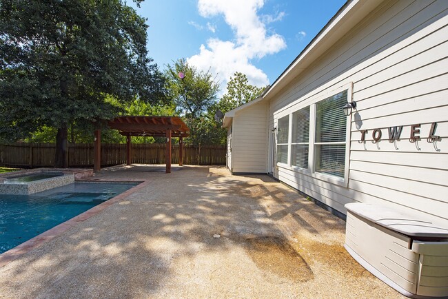 Building Photo - 46 N Planchard Cir