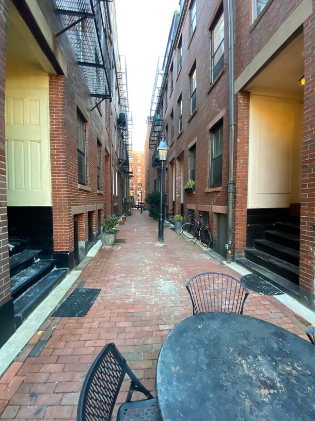 Photo - 3 Goodwin Pl Unit B