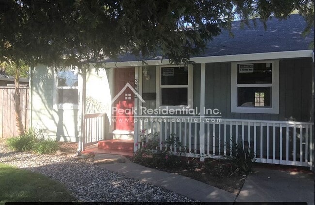 Building Photo - Charming Tahoe Park 3bd/1ba Home