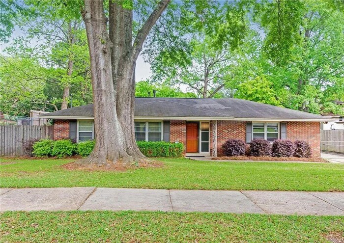 Charming 4 Bedroom Gem - Charming 4 Bedroom Gem House