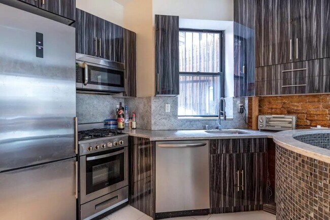 Photo - 167 Mott St Unidad D1