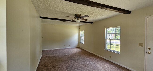 Photo - 725 Powell Dr