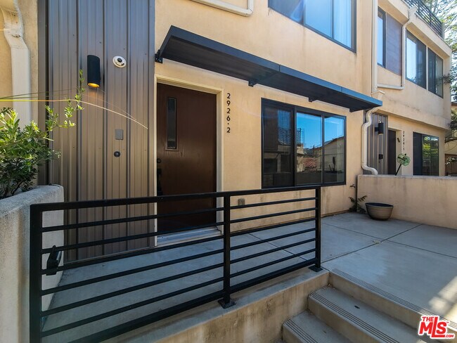 Photo - 2926 Rowena Ave Unit 2
