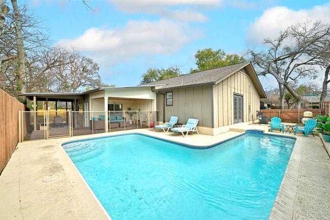 Building Photo - 7210 Towering Oaks Dr