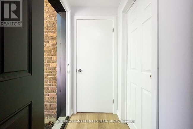 Photo - 2556 Lake Shore Blvd W Unit Lower