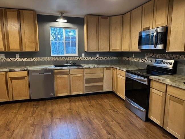Photo - Recently renovated 4 bed, 2 bath home in Grants Pass!