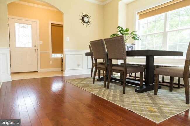 Building Photo - 415 Dearnley St