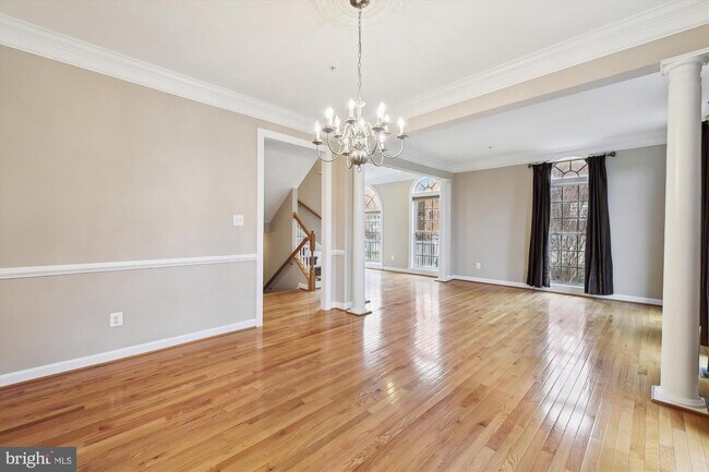 Photo - 129 Norwich Ln