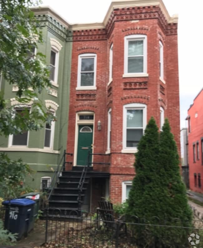 Building Photo - 710 7th St NE Rental