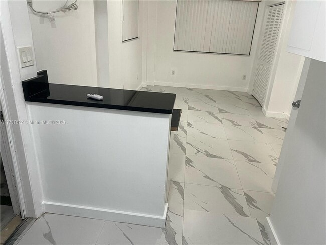 Photo - 9920 SW 32nd St Unidad FRONT