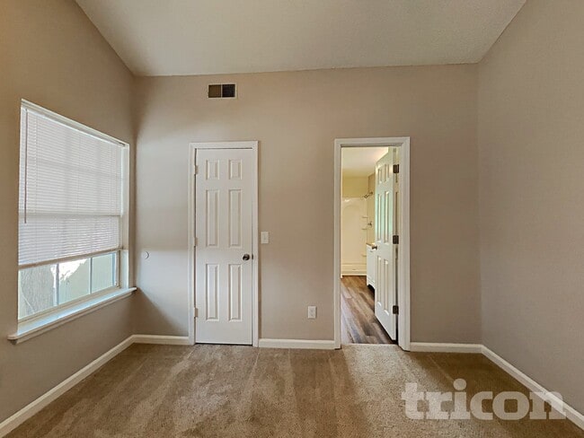 Photo - 111 Sweet Thorne Rd