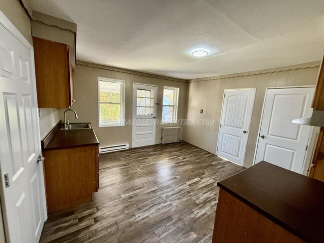 Photo - 333 E Locust St