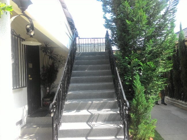 Building Photo - 2471 Belgrave Ave Rental