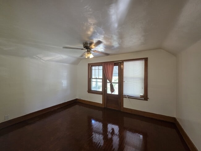 Building Photo - 549 Lisbon Ave Unit 2 Rental