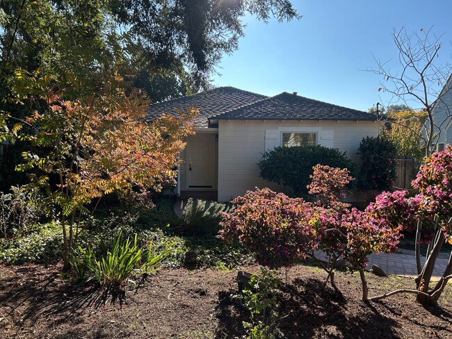 Building Photo - Charming Home For Rent -761 Nash Ave, Menlo Park- Great neighborhood!