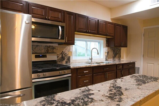 Photo - Ohio City 2 Bedroom Townhouse for Rent / F...