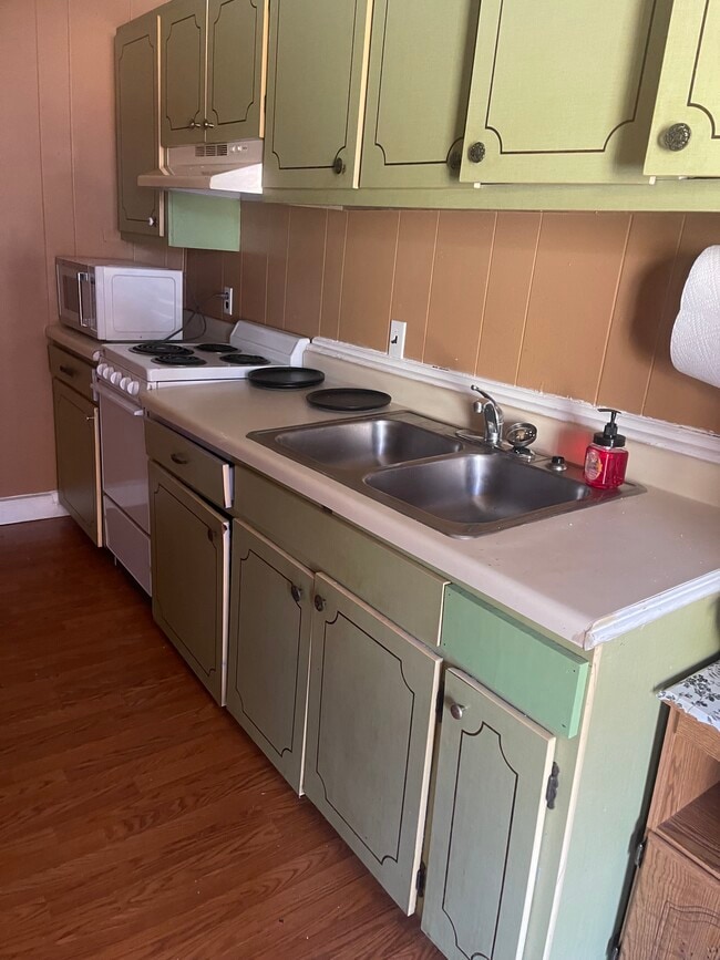 Photo - 379 Heathland Dr Unit Lee garden