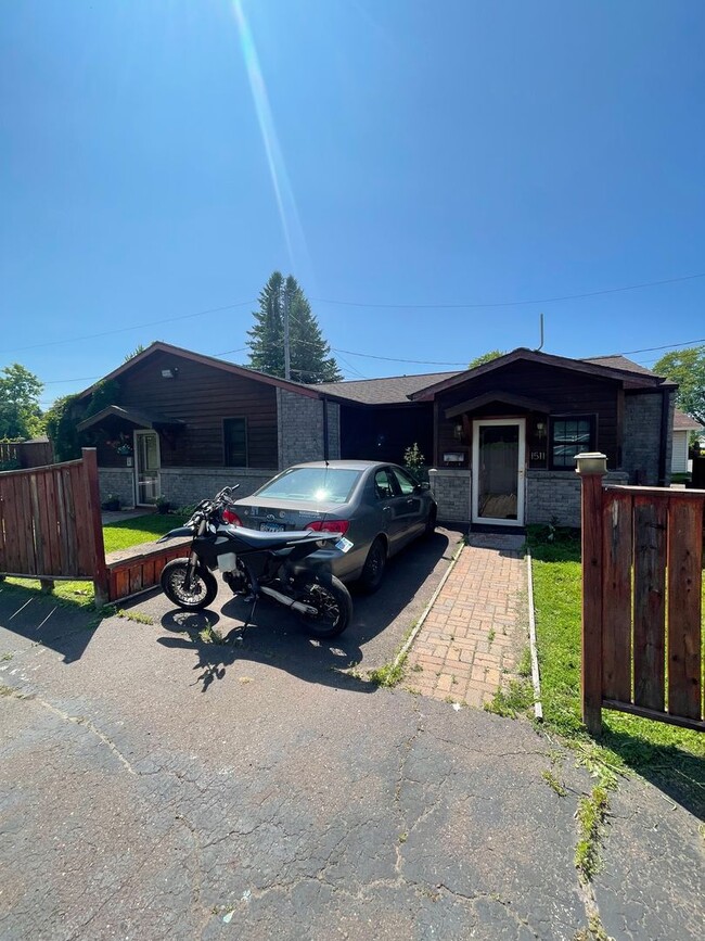 Building Photo - 1511-1513 Logan Ave Unit 1511 Logan Ave