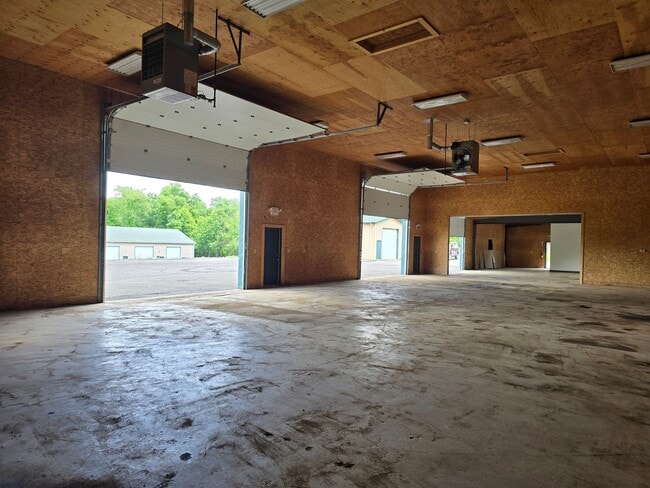 Photo - 443 Fairwood Rd