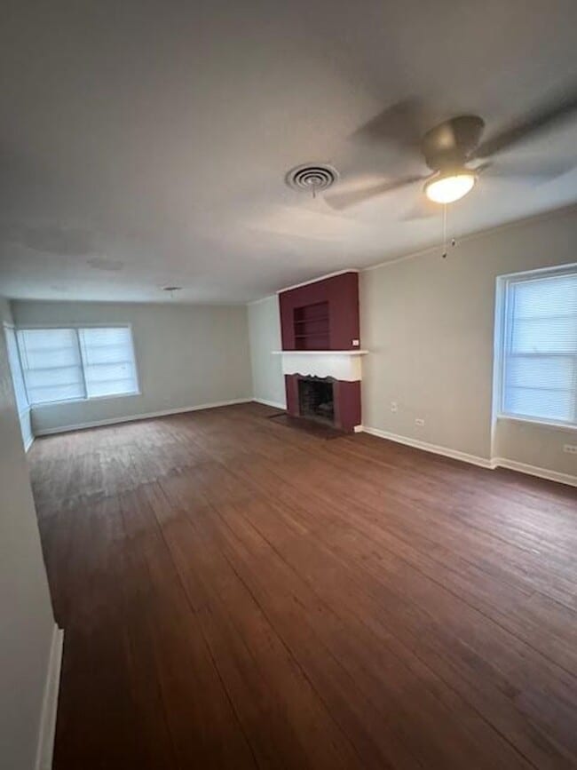 3609 E Brookview Dr