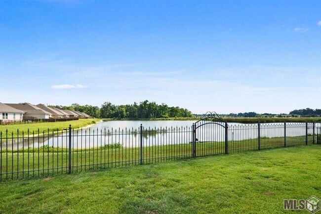 Building Photo - 3 Bedroom home off Burbank In Pelican Lak...