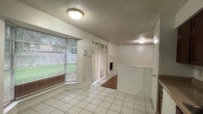 Photo - 7431 La Pl Dr