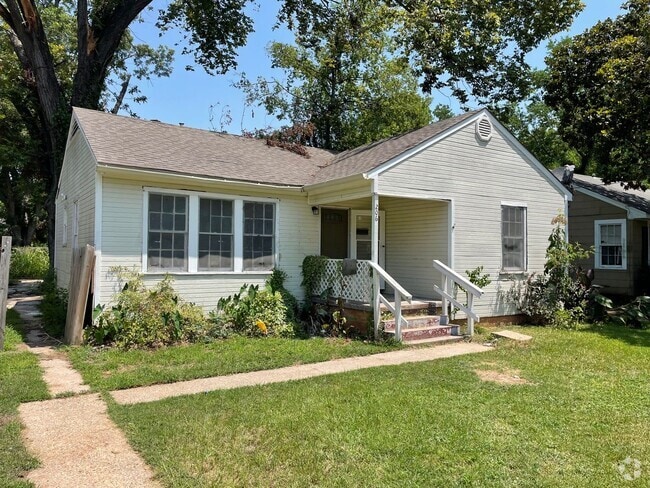 Building Photo - Remodeled Waterside Home