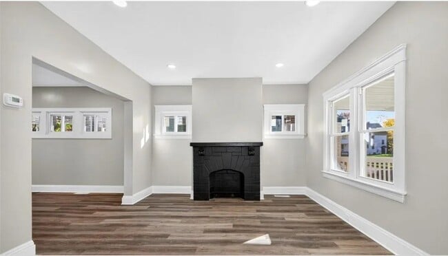 Building Photo - 11209 Continental Ave