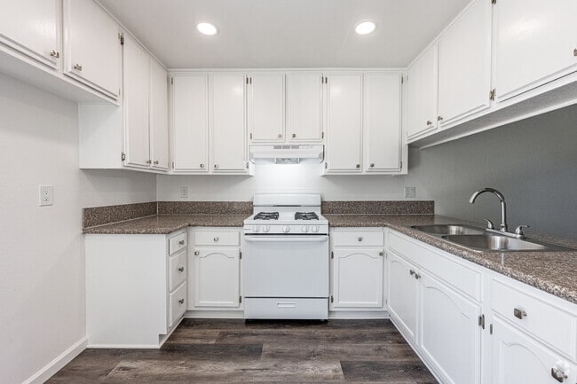 Interior Photo - Lakewood Gardens Rental