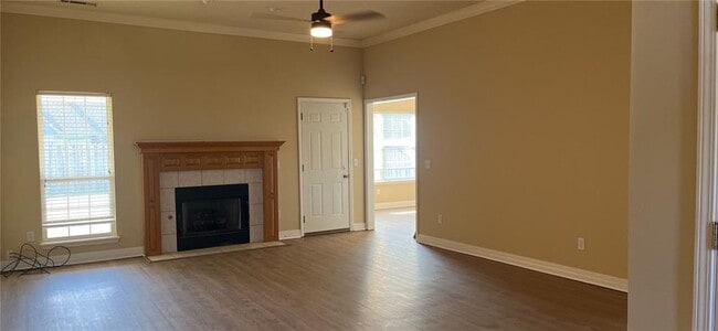 Photo - 704 Glasgow Ln