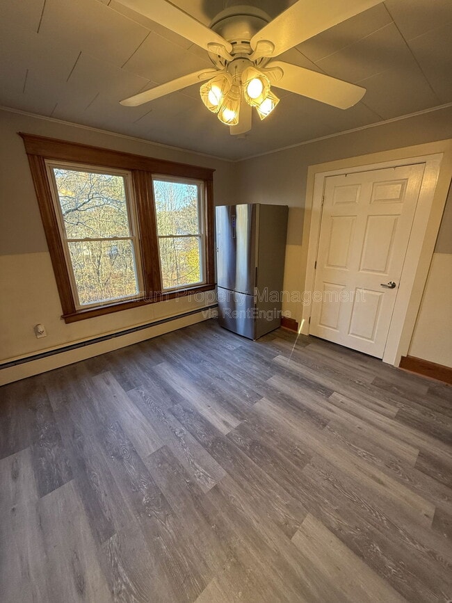 Photo - 584 Pleasant St