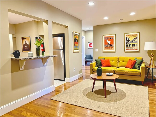 Building Photo - 76 Egmont St Unit 5