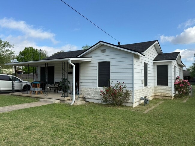 Building Photo - Updated 3-bedroom house with HUGE YARD!!