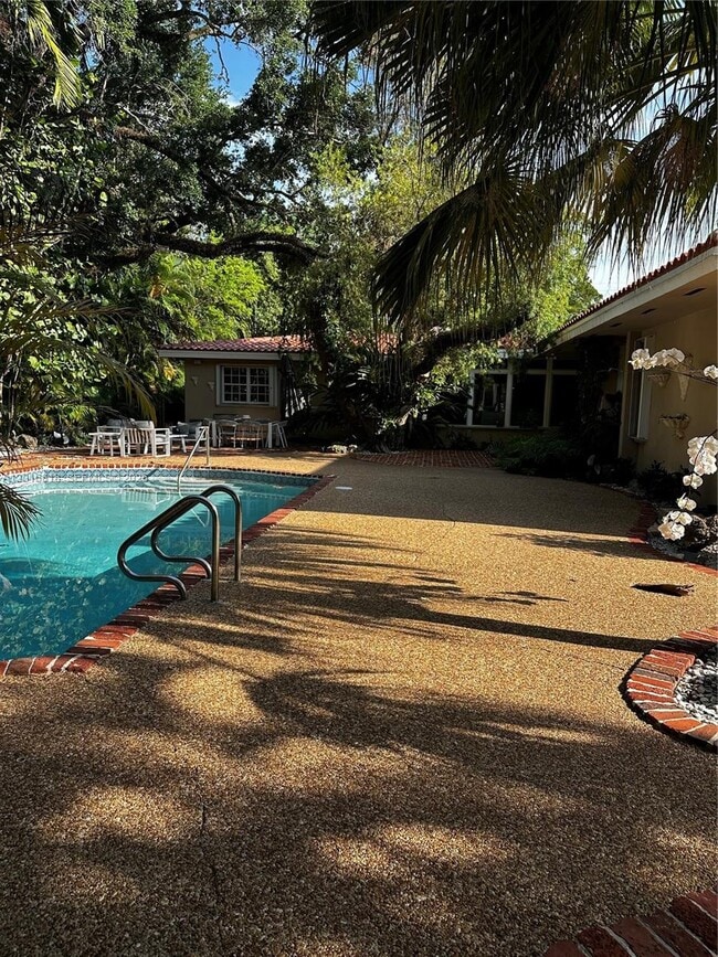 Photo - 721 Saldano Ave