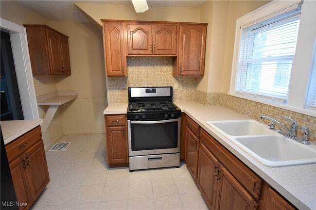 Photo - 1660 Glenmount Ave