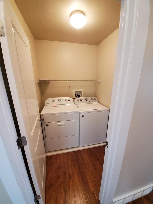 Photo - 1049 Quarry View Way