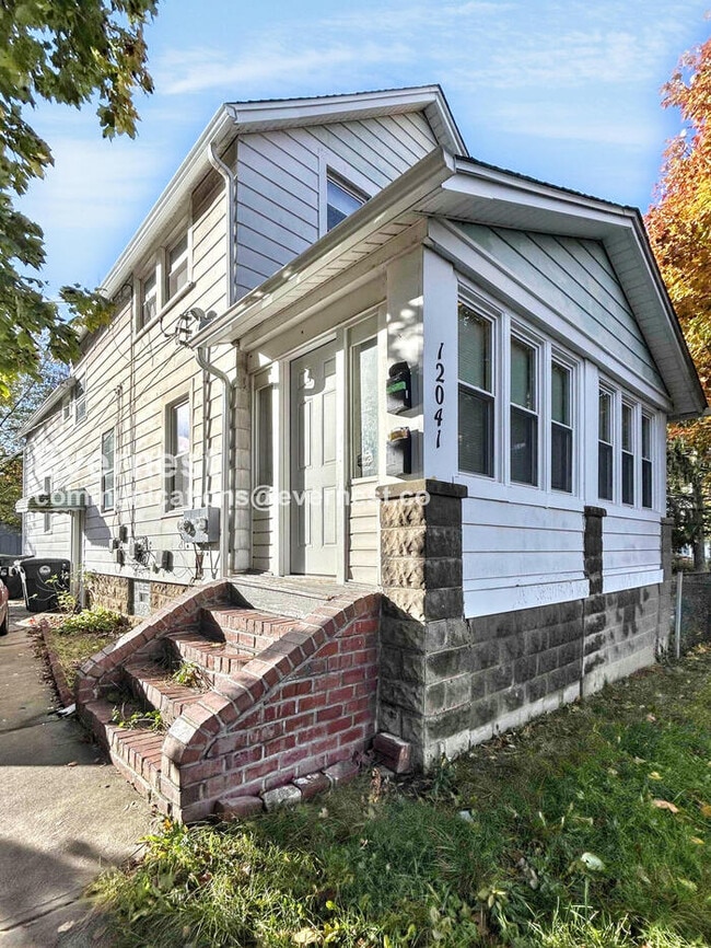 Photo - 12041 Belden Ave