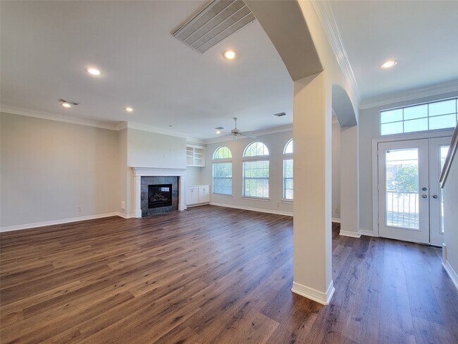 Photo - 2416 La Branch St