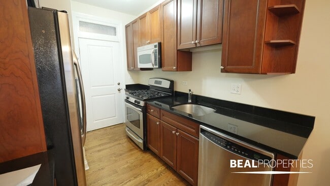 Photo - 744 W Addison St Unit 1